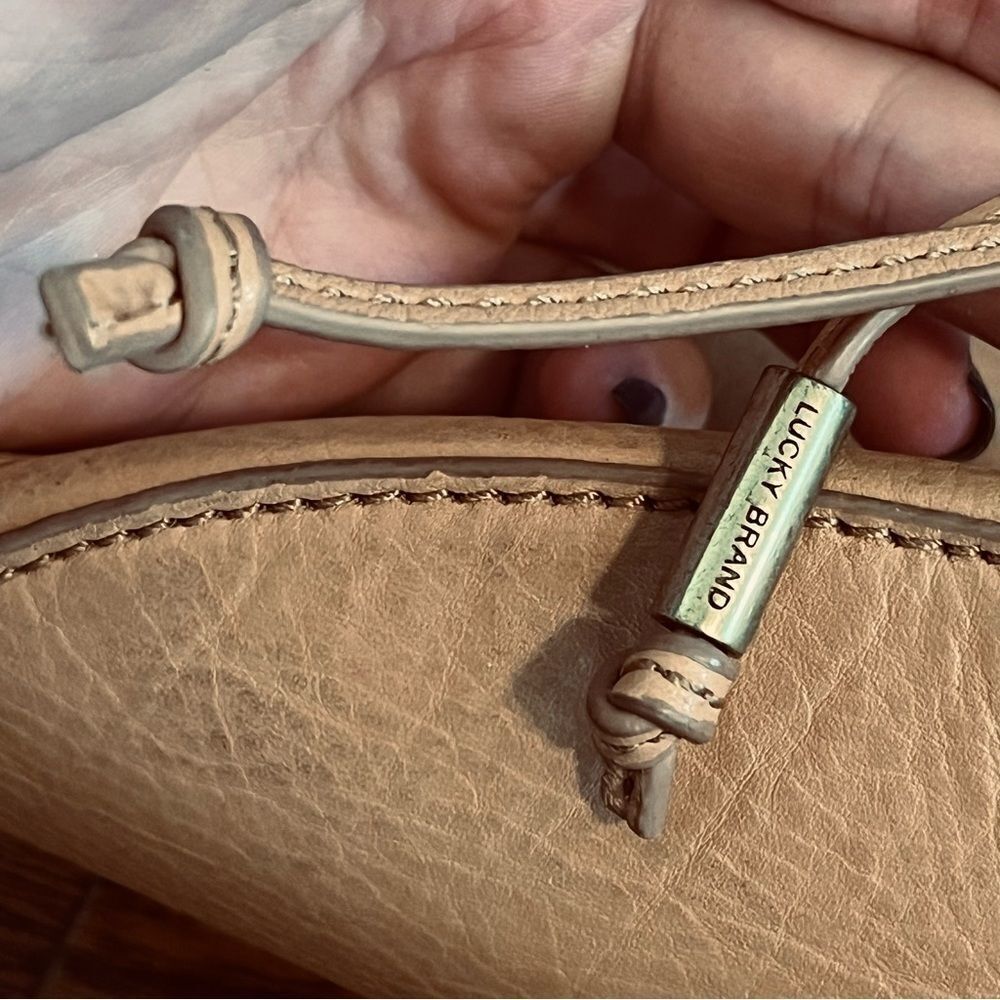 Lucky Brand Light Tan Leather Crossbody Bag - Picture 12 of 13